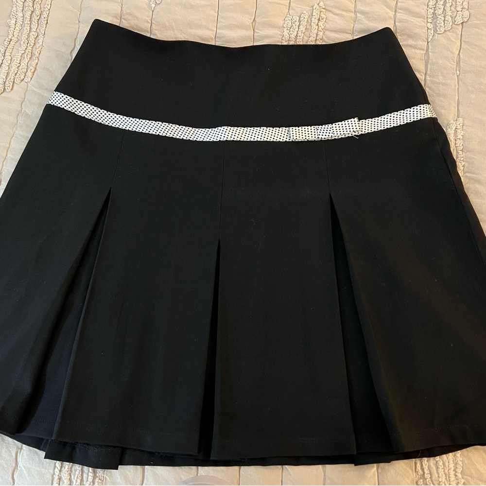Black/White Pleated Skirt - size 10